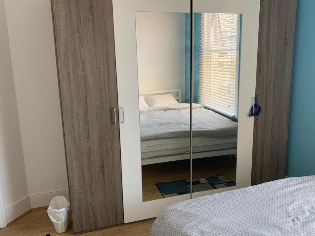 03 Bedroom Apartment-Self Check In London Exteriör bild